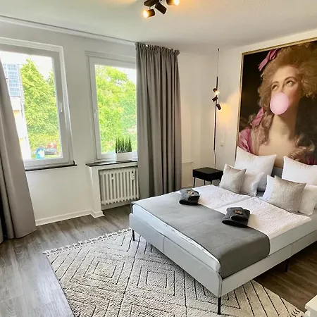 Bostel 2- Modernes In Meiderich, 4,7 Km Hbf, U-bahn 250m, Flughafen Duesseldorf 28 Km, Landschaftspark 2,9 Km, 5 Gehminuten Von Herzklinik Entfernt دوسبرغ