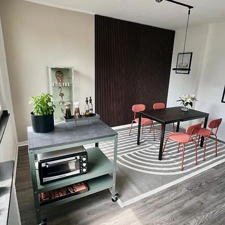 Apartmán 2- Modernes In Meiderich, 4,7 Km Hbf, U-bahn 250m, Flughafen Duesseldorf 28 Km, Landschaftspark 2,9 Km, 5 Gehminuten Von Herzklinik Entfernt Duisburg