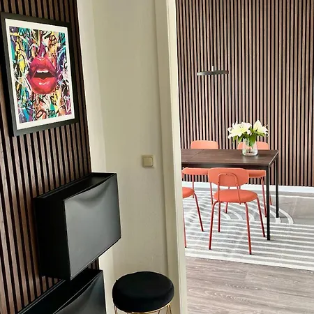 Apartmán 2- Modernes In Meiderich, 4,7 Km Hbf, U-bahn 250m, Flughafen Duesseldorf 28 Km, Landschaftspark 2,9 Km, 5 Gehminuten Von Herzklinik Entfernt