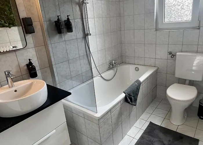 2- Modernes In Meiderich, 4,7 Km Hbf, U-bahn 250m, Flughafen Duesseldorf 28 Km, Landschaftspark 2,9 Km, 5 Gehminuten Von Herzklinik Entfernt Apartmán Duisburg